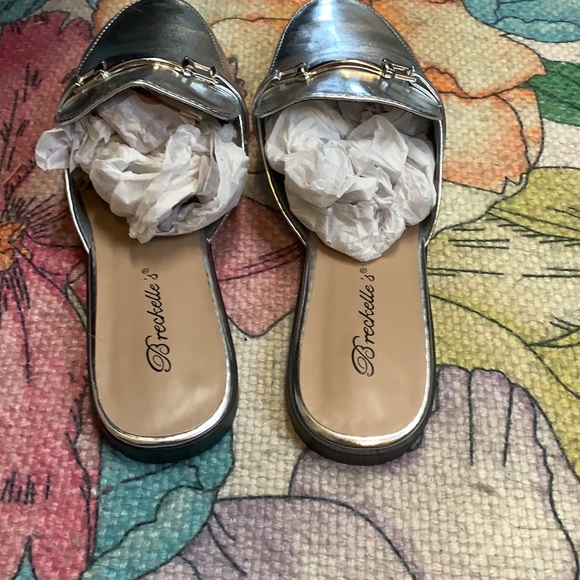 NEW silver mule loafer shoes size 9 Breckelle’s. - Picture 6 of 7